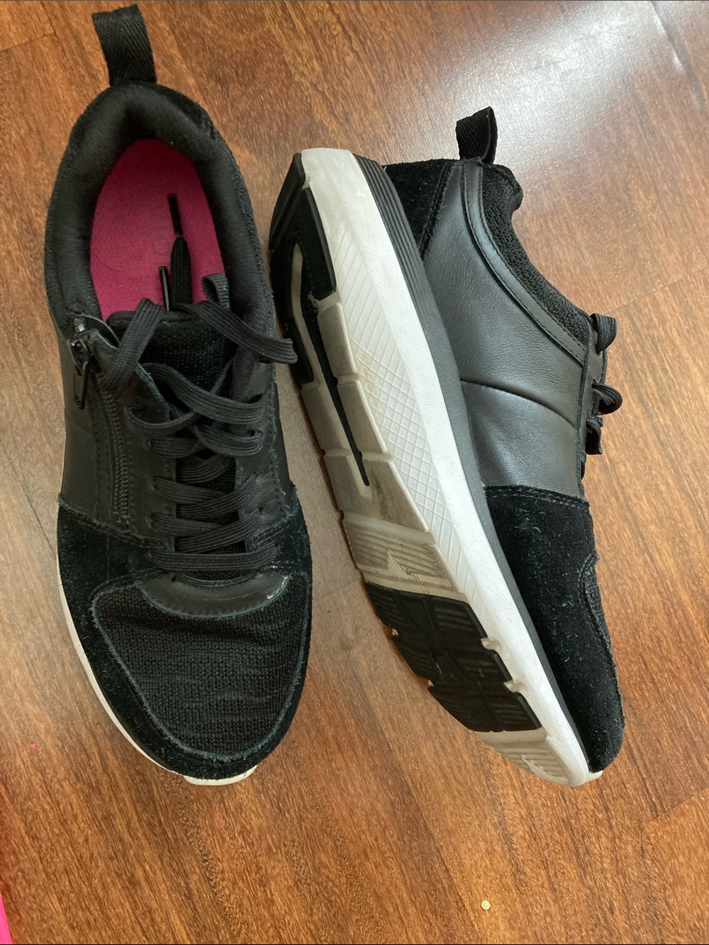 Vionic Black Sneakers Sz 8